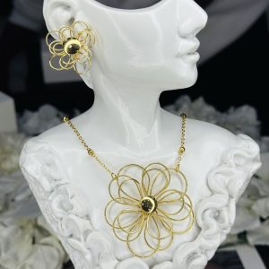 004 Flowery necklace and earrings