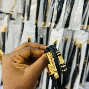 Engraved leather bracelet 001