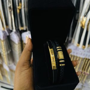 Engraved leather bracelet 001