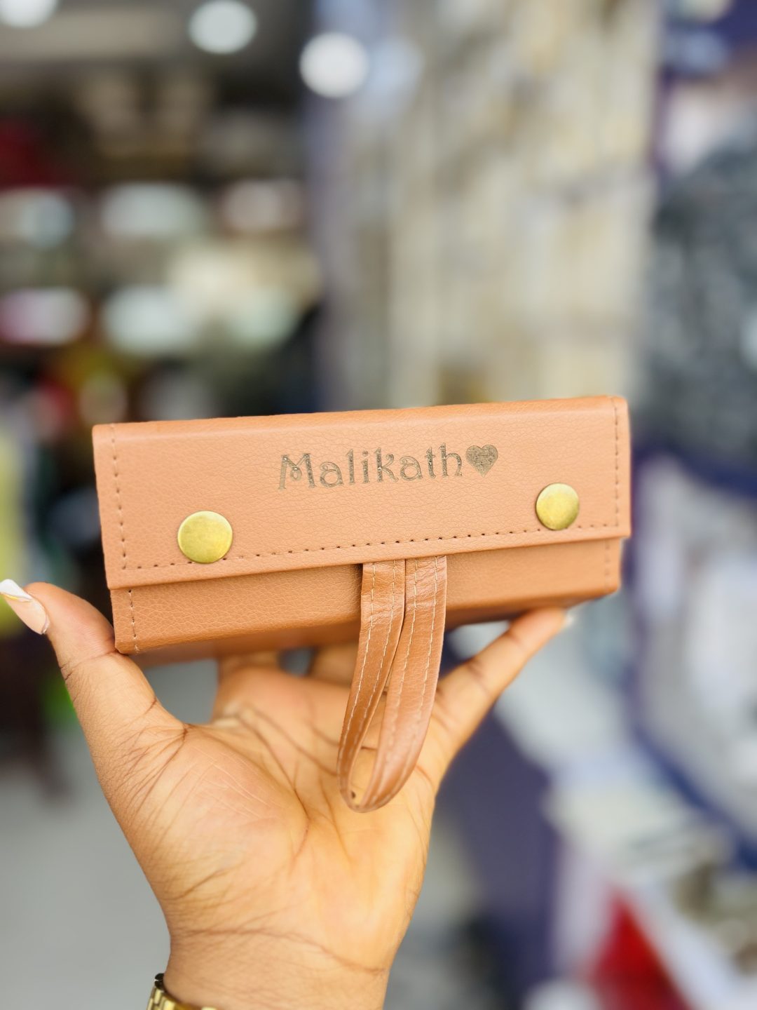 Engraved 3 roll shades organizer brown colour - Image 2
