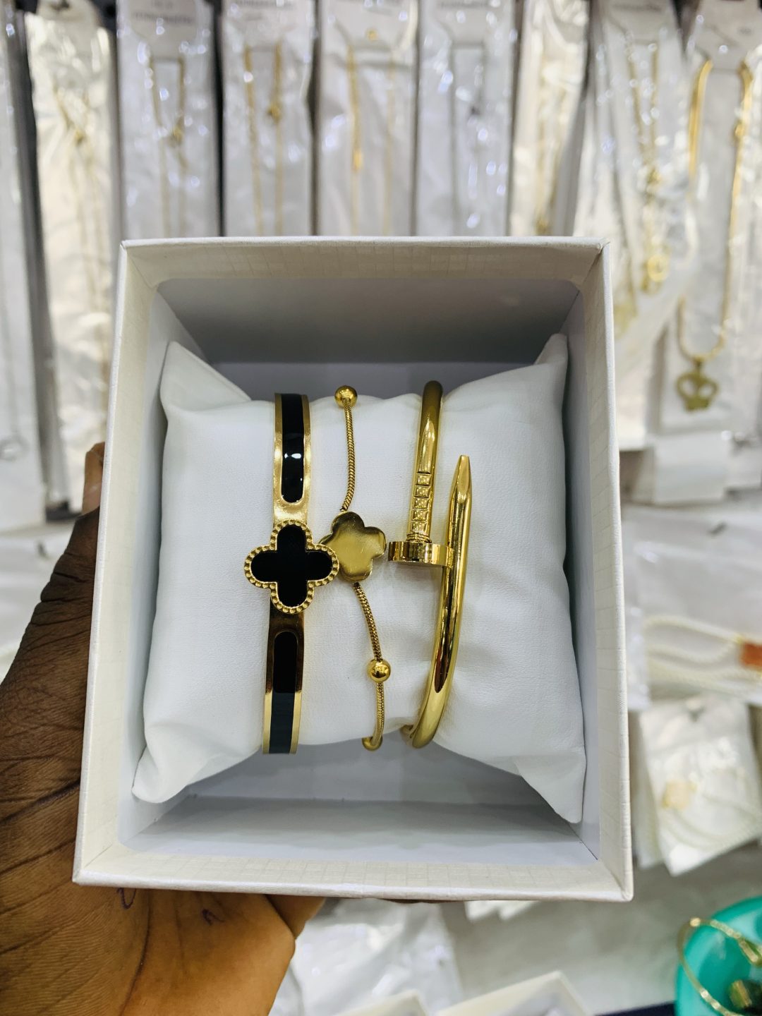 VCA bracelet combo with box - Image 3