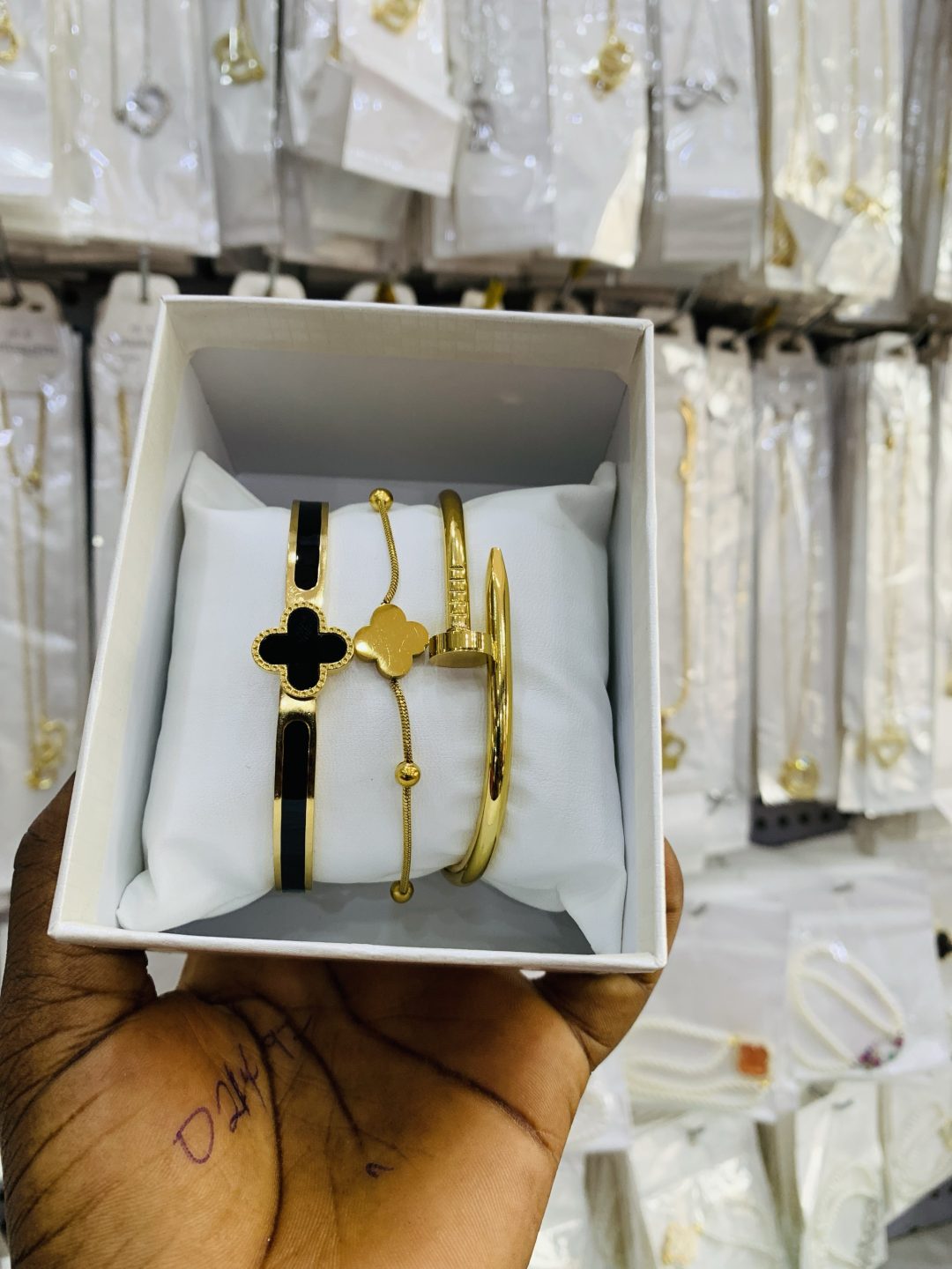 VCA bracelet combo with box