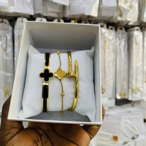 VCA bracelet combo with box