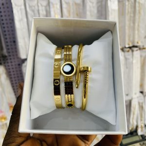 Unique bracelet combo with box 18