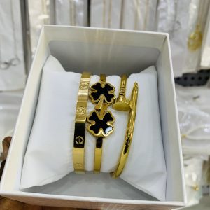 Unique bracelet combo with box 17