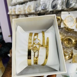 Unique bracelet combo with box 10