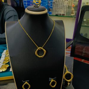 Electic Elegance gold set