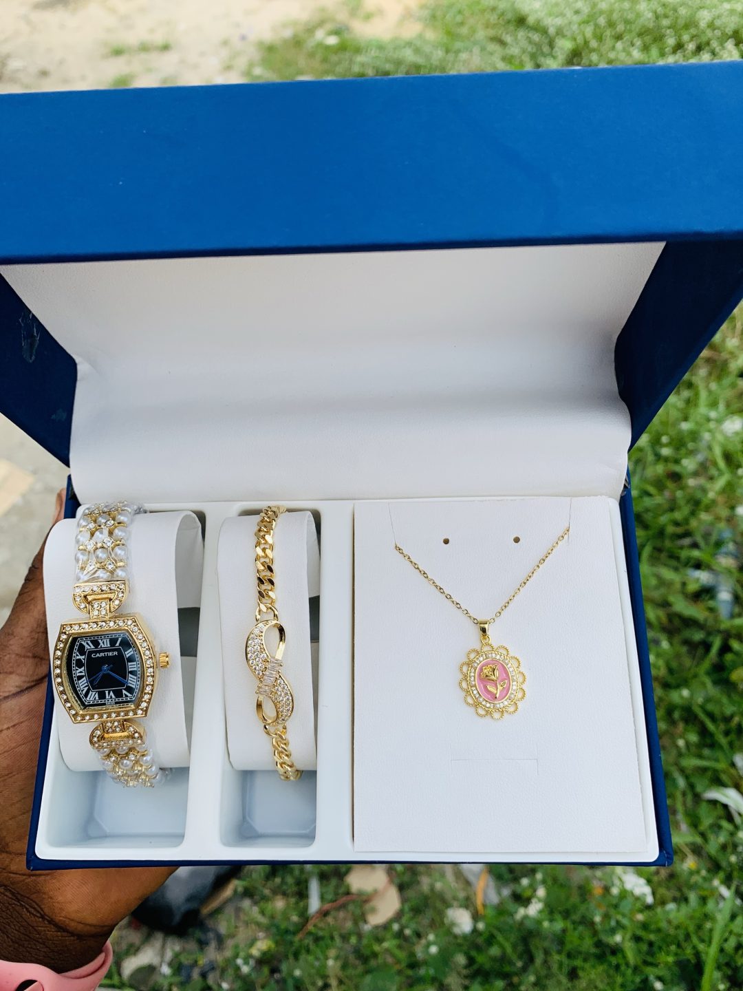 Catier  Luxury set - Image 4