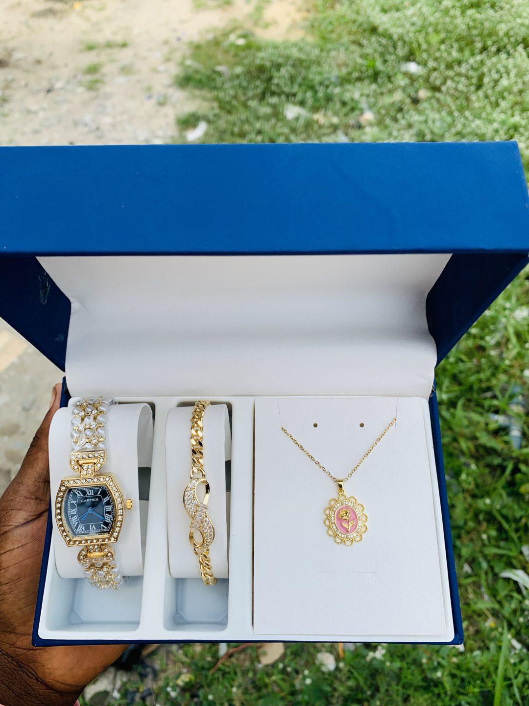 Catier  Luxury set - Image 2