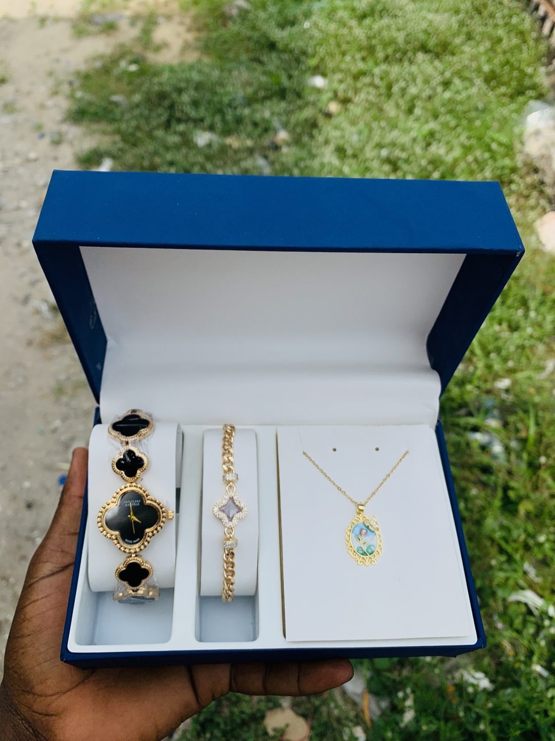Van Clef Luxury set 004 - Image 2