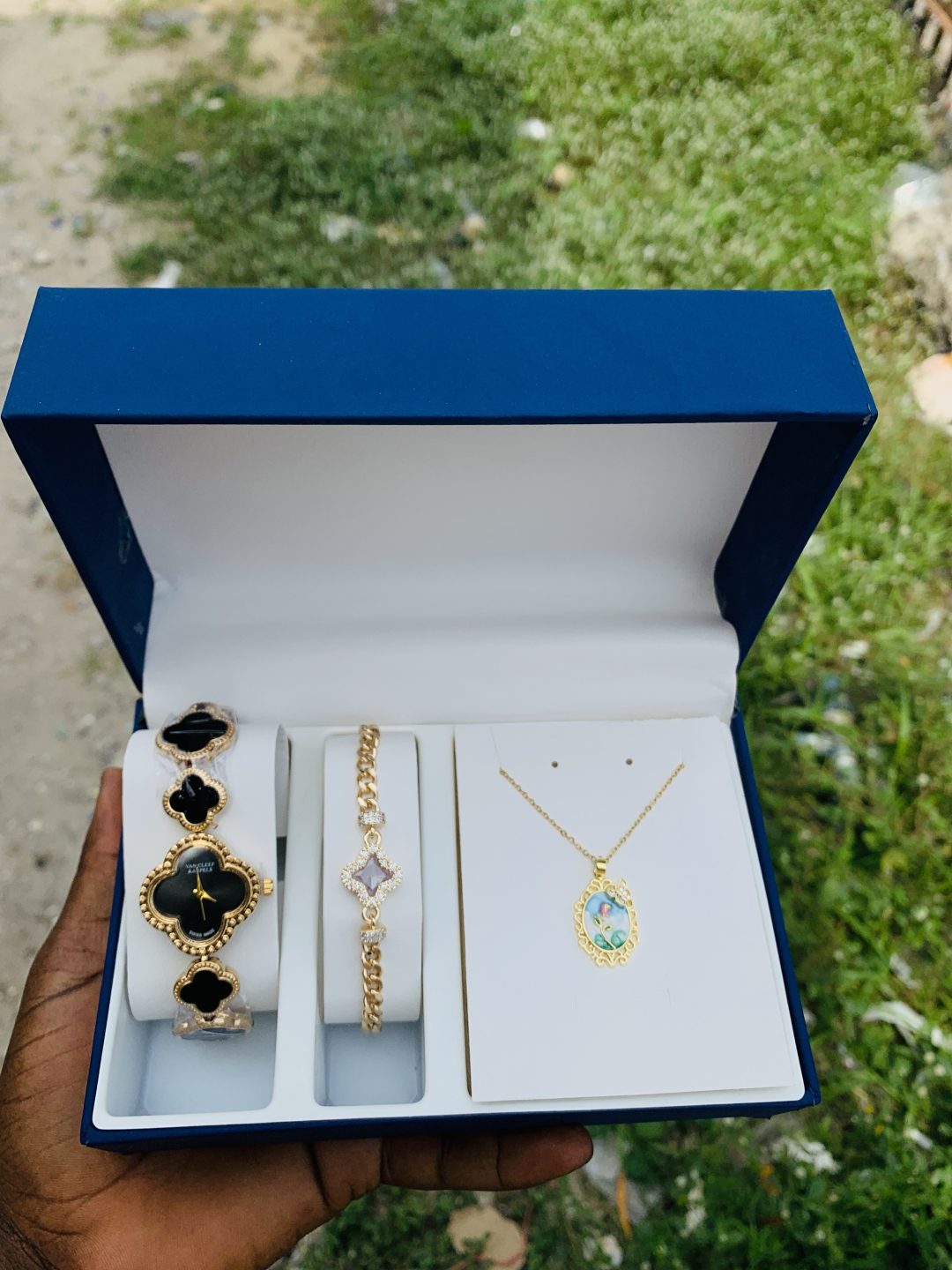 Van Clef Luxury set 004 - Image 4