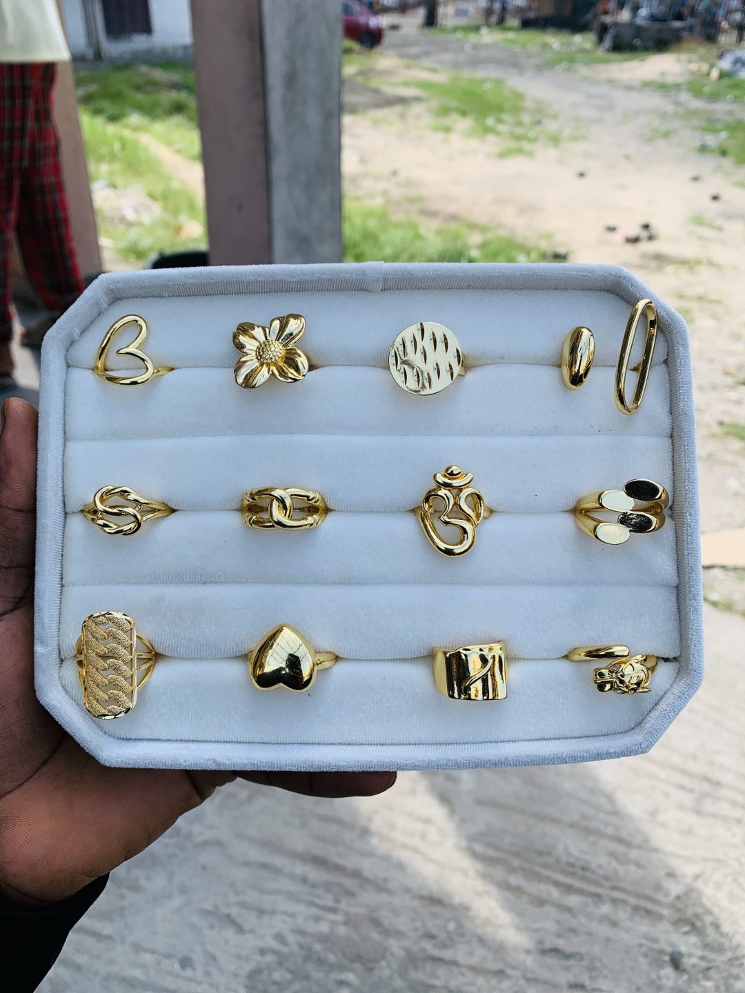 A Dozen of fashion rings 009 - Image 2