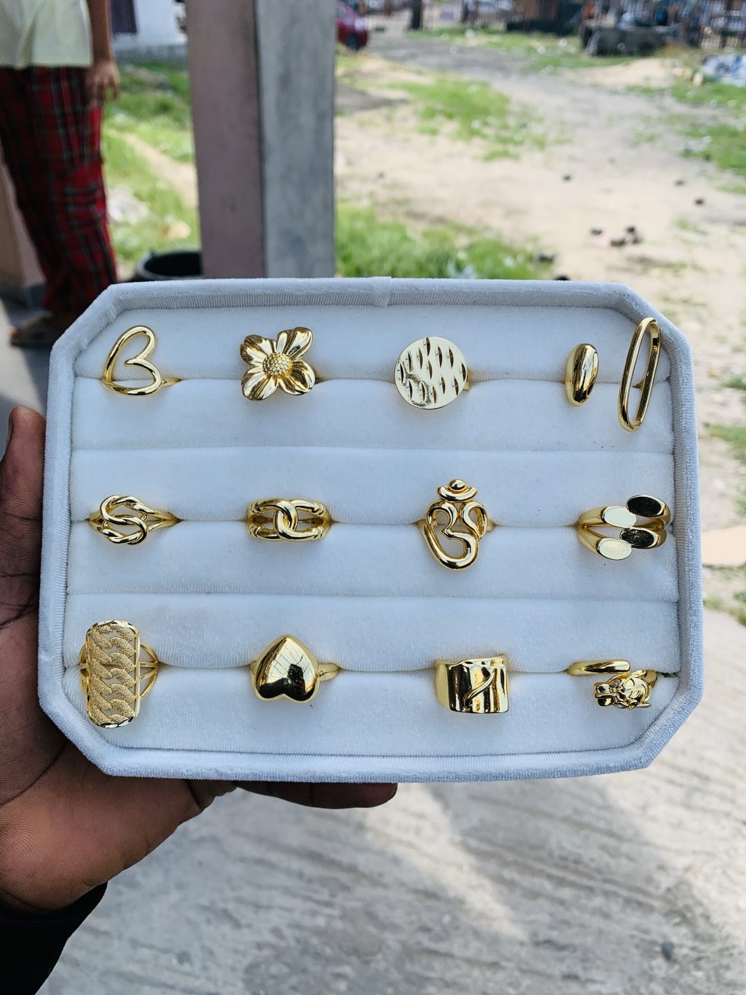 A Dozen of fashion rings 009 - Image 3