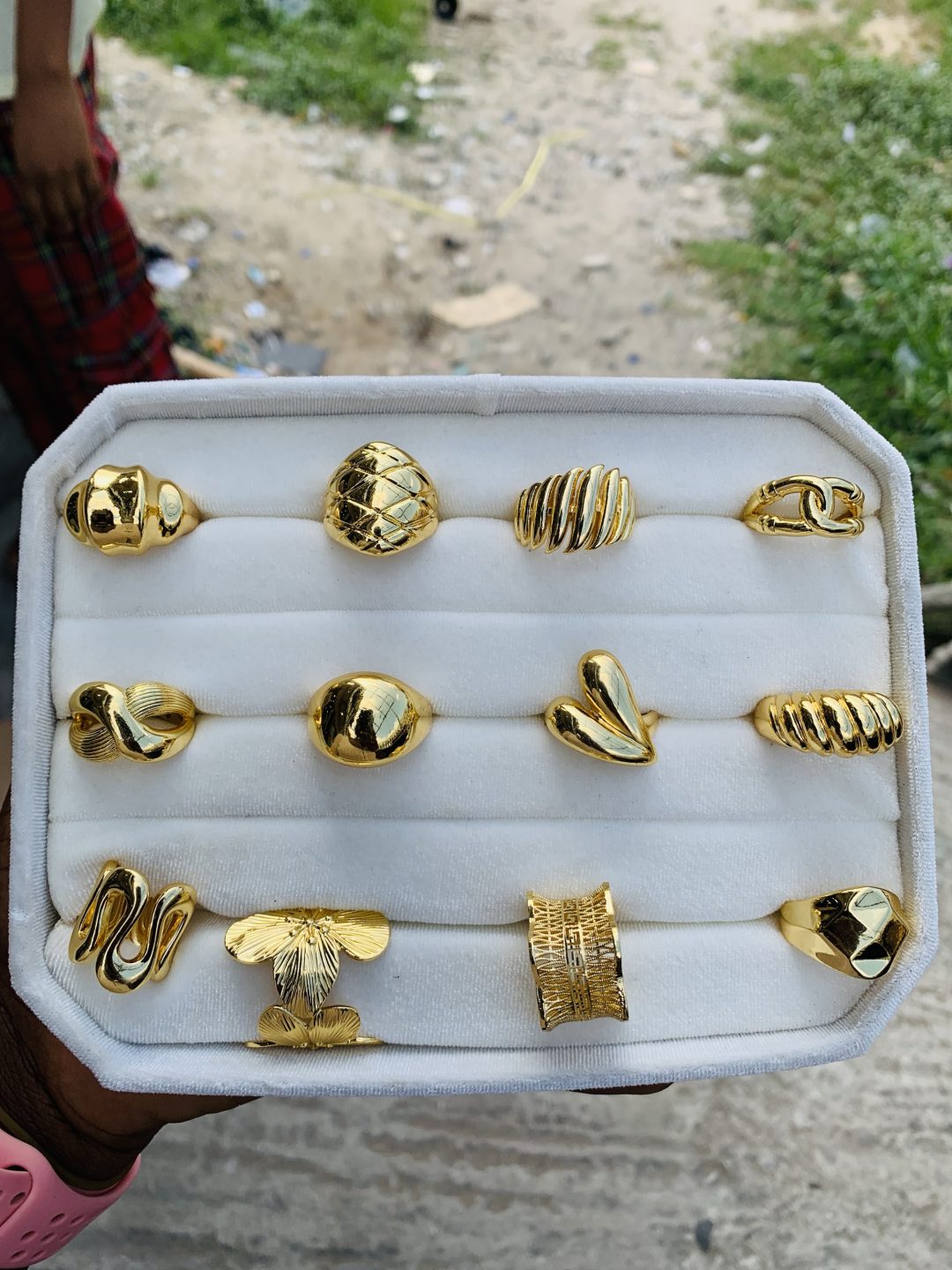 A Dozen of fashion rings 006 - Image 2