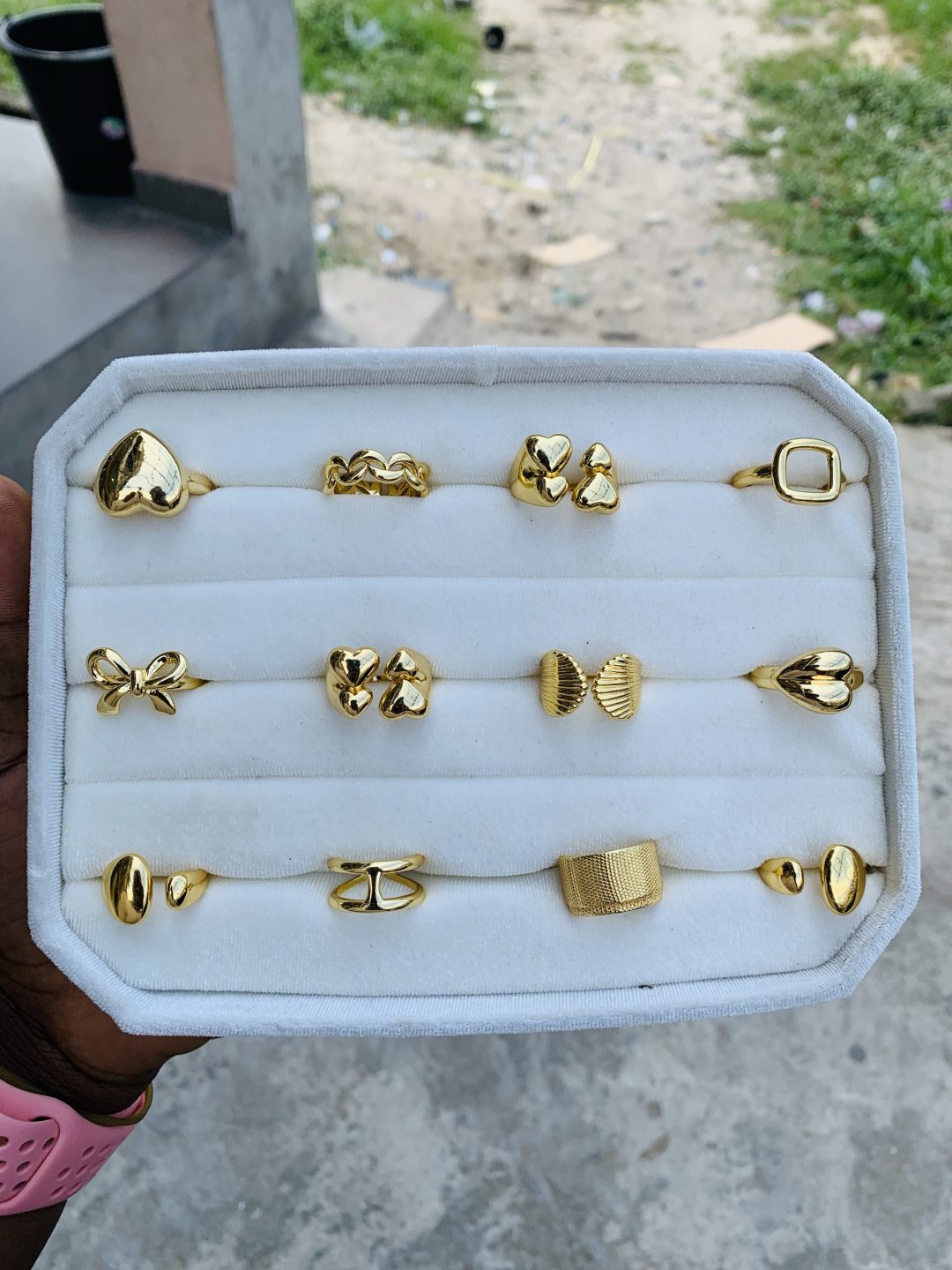 A dozen of fashion rings - Image 2