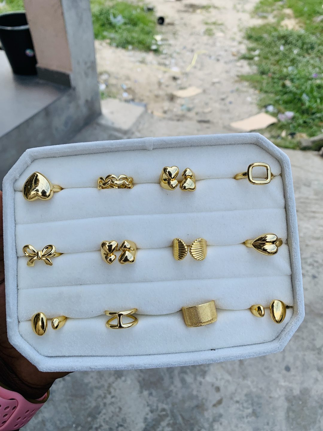 A dozen of fashion rings - Image 5