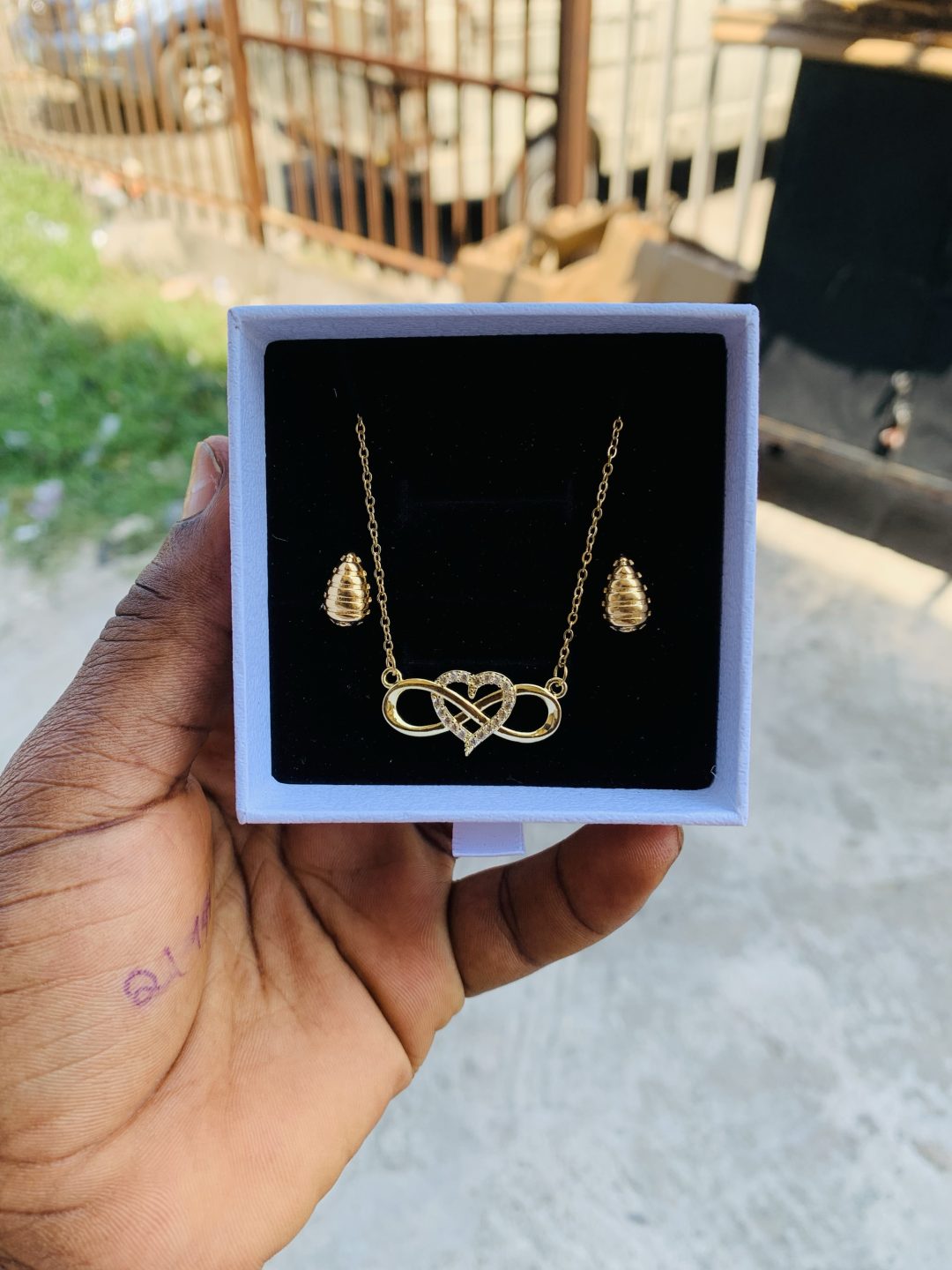 Dainty necklace with best wishes box 009