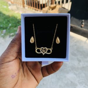 Dainty necklace with best wishes box 009