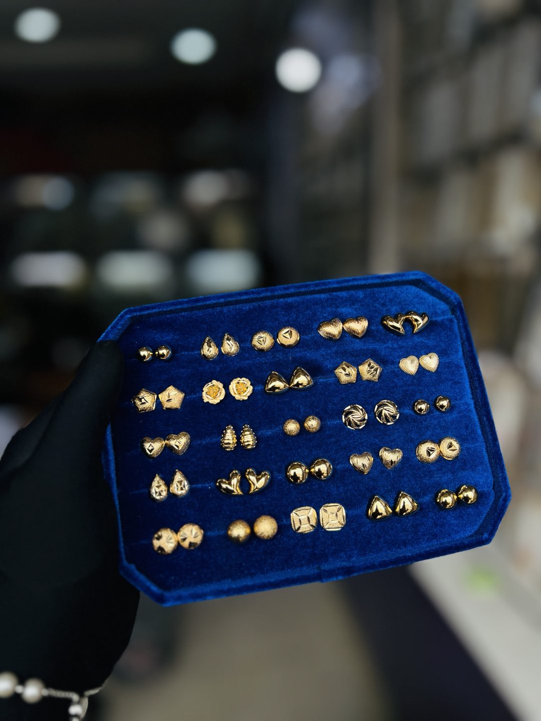 Steel stud earrings exactly as seen(25pcs) - Image 8