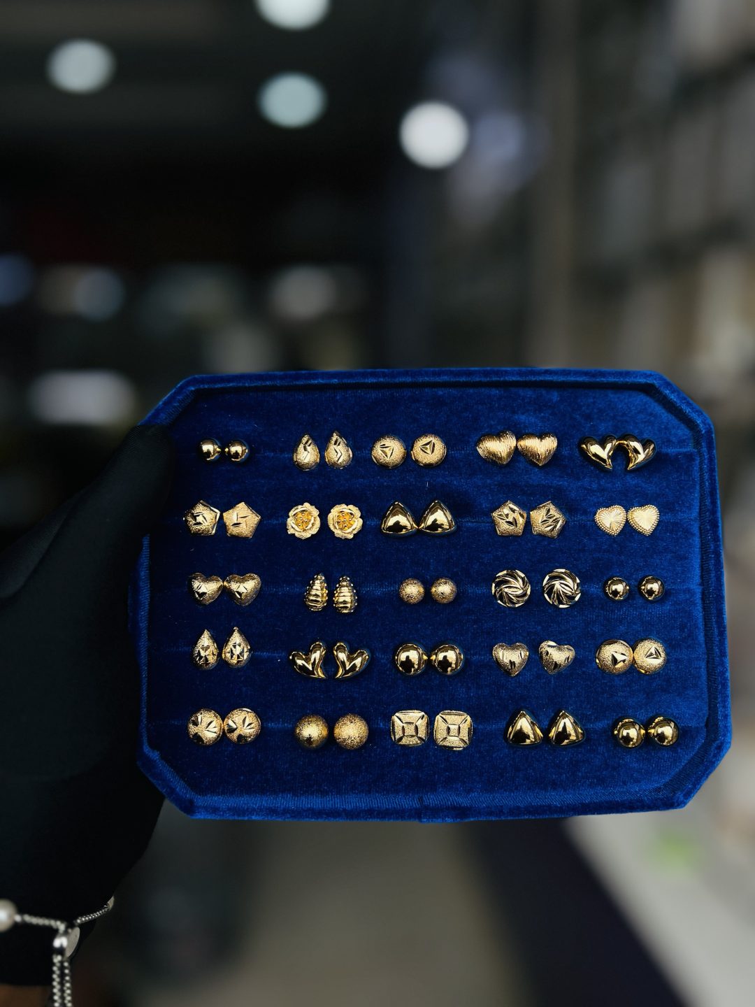 Steel stud earrings exactly as seen(25pcs) - Image 7