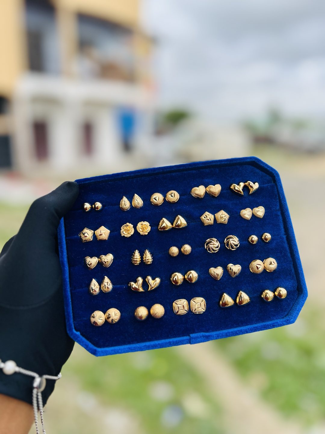 Steel stud earrings exactly as seen(25pcs) - Image 2