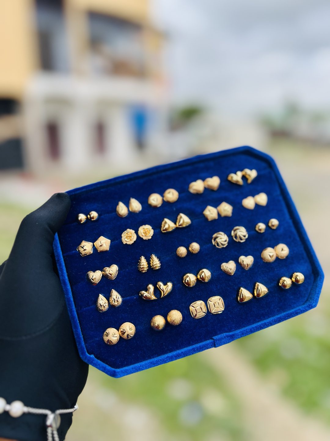 Steel stud earrings exactly as seen(25pcs) - Image 6