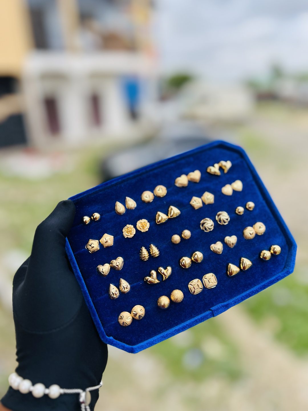 Steel stud earrings exactly as seen(25pcs) - Image 10