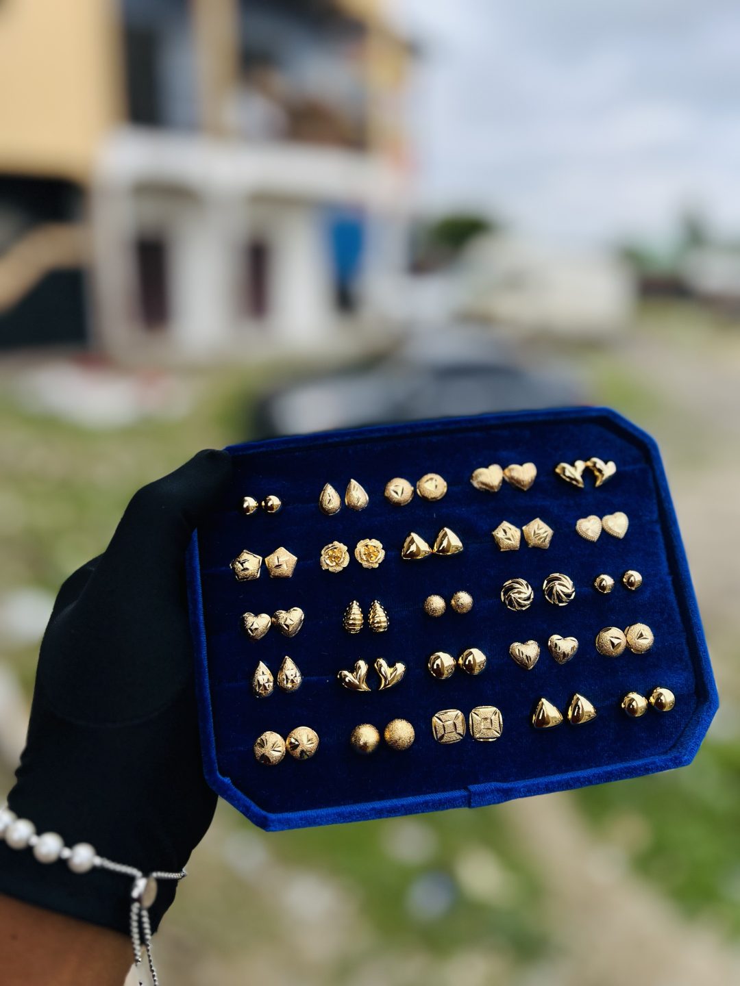 Steel stud earrings exactly as seen(25pcs) - Image 3