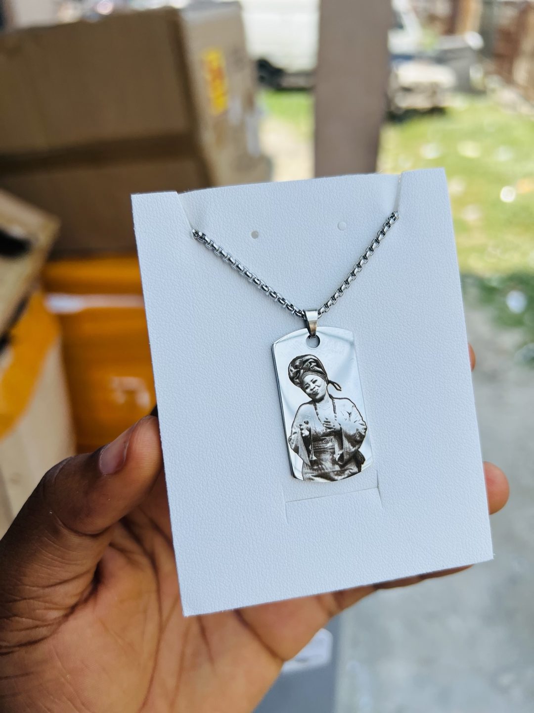 Silver picture engraved necklace