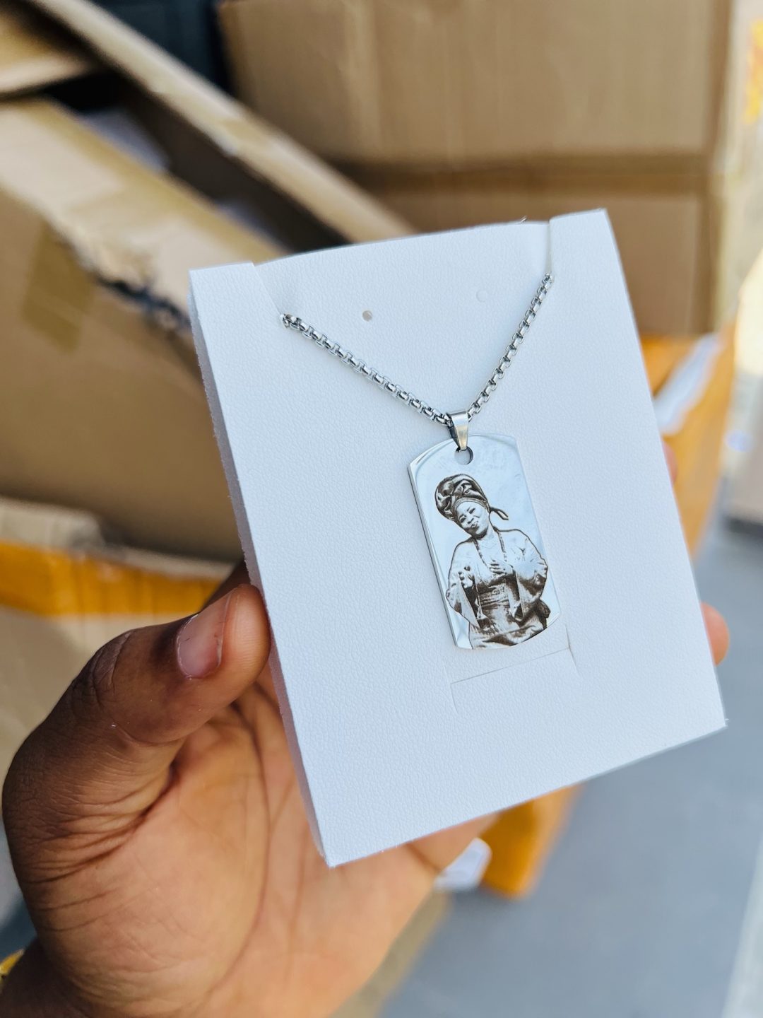 Silver picture engraved necklace - Image 7