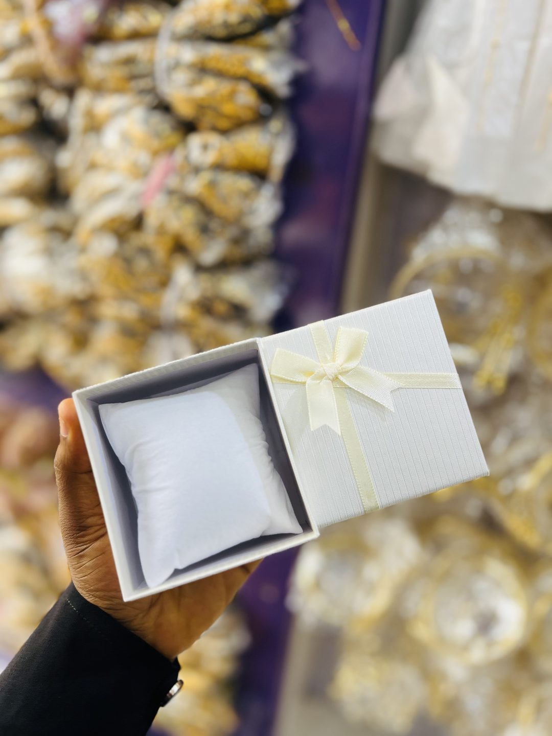 Foam bracelet & watch box - Image 2