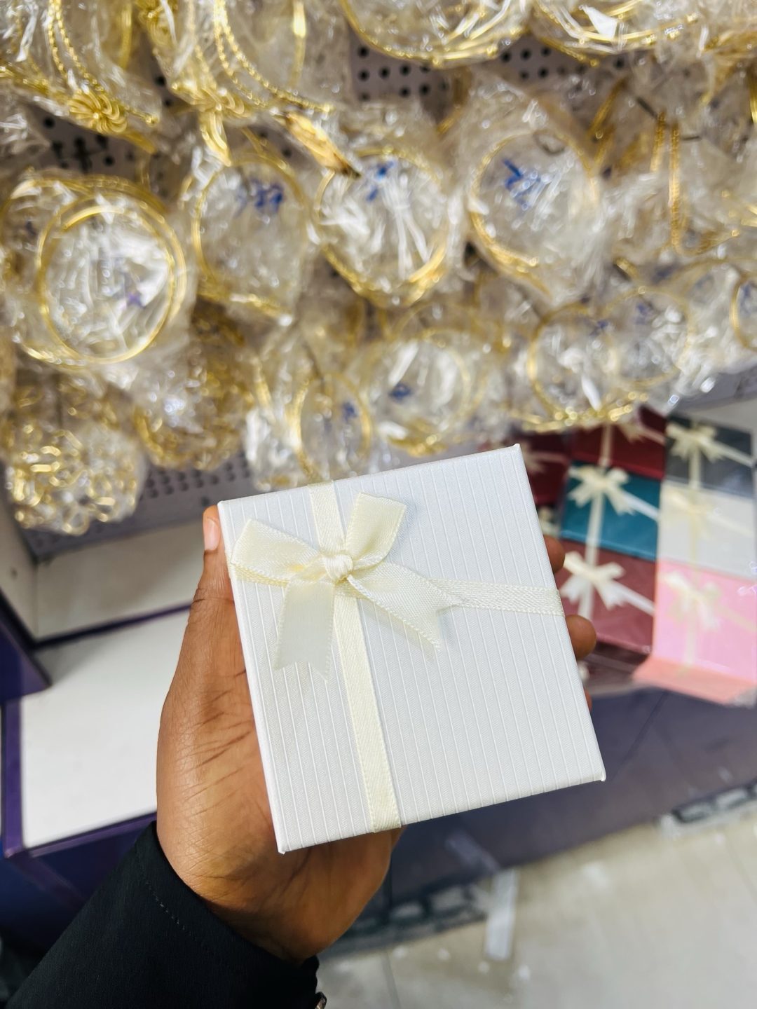 Foam bracelet & watch box - Image 4