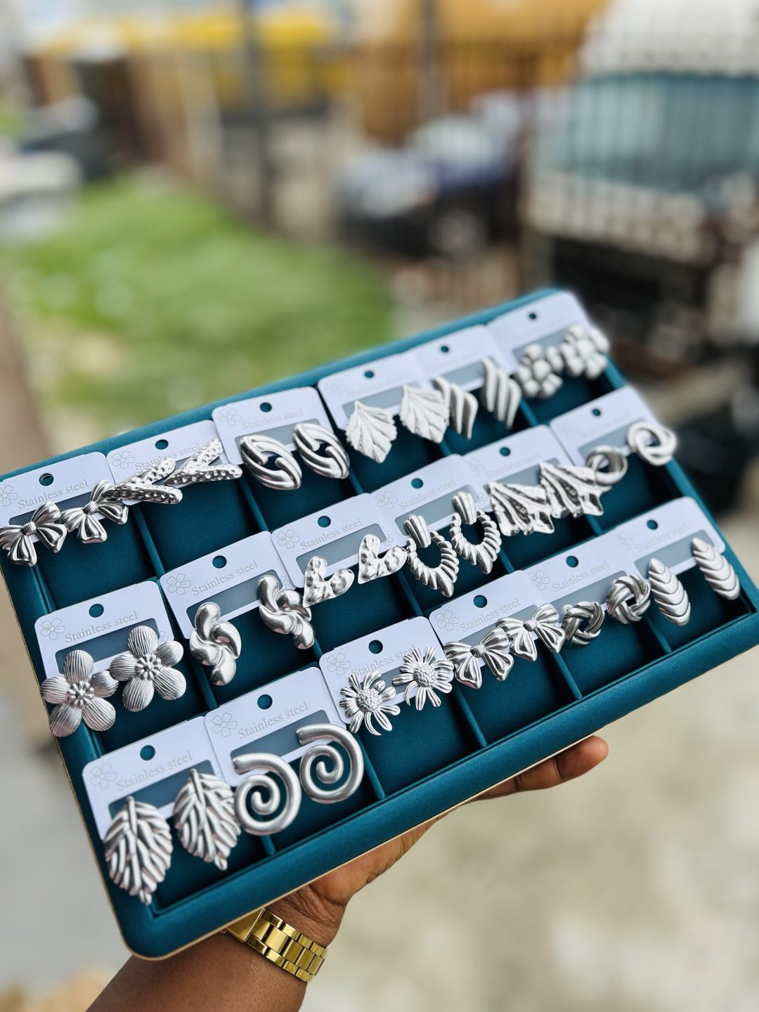 A dozen of silver stainless steel earrings (12pcs) - Image 7