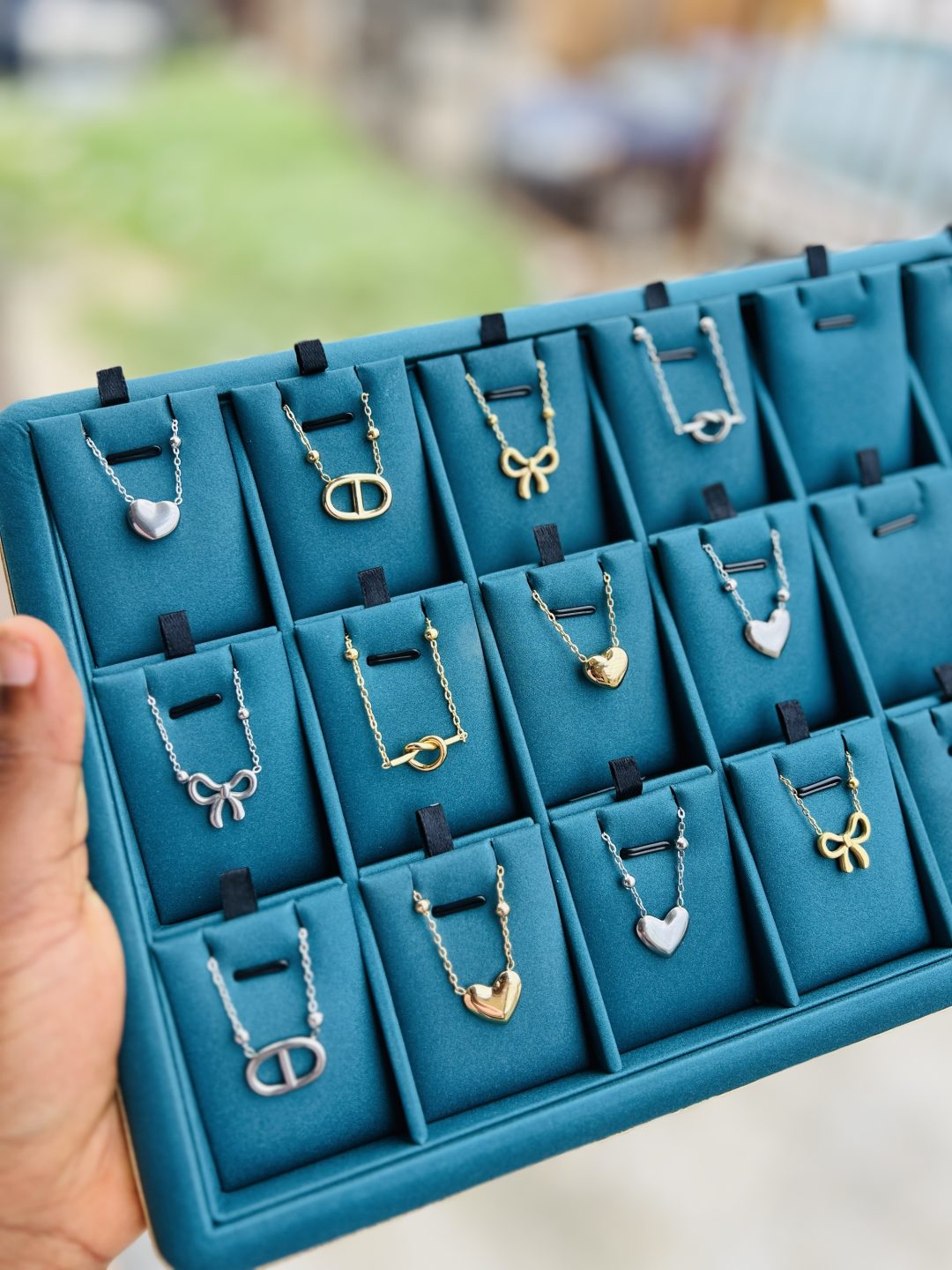 A dozen of female stainless steel necklaces (12pcs) - Image 4