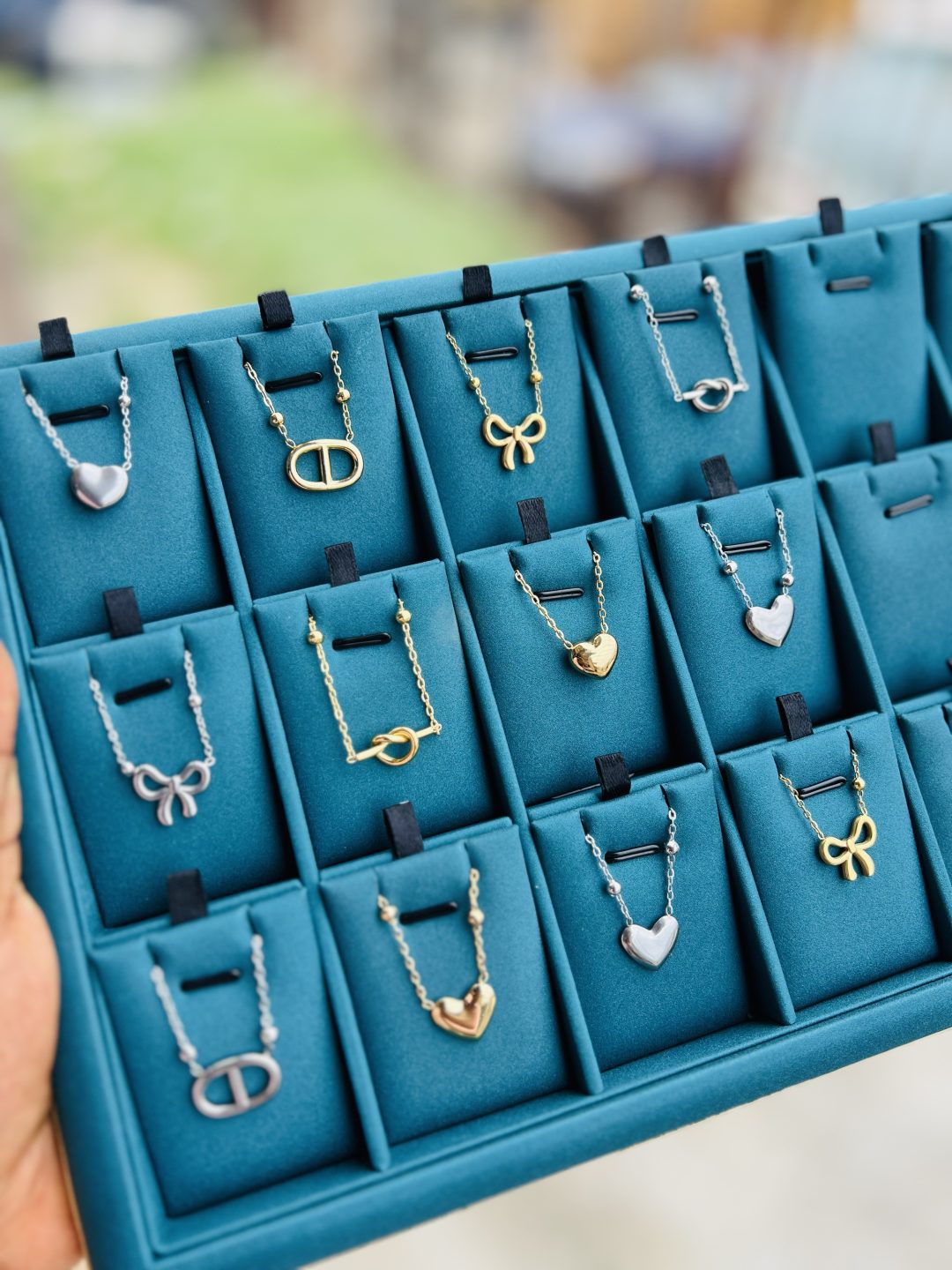 A dozen of female stainless steel necklaces (12pcs) - Image 5