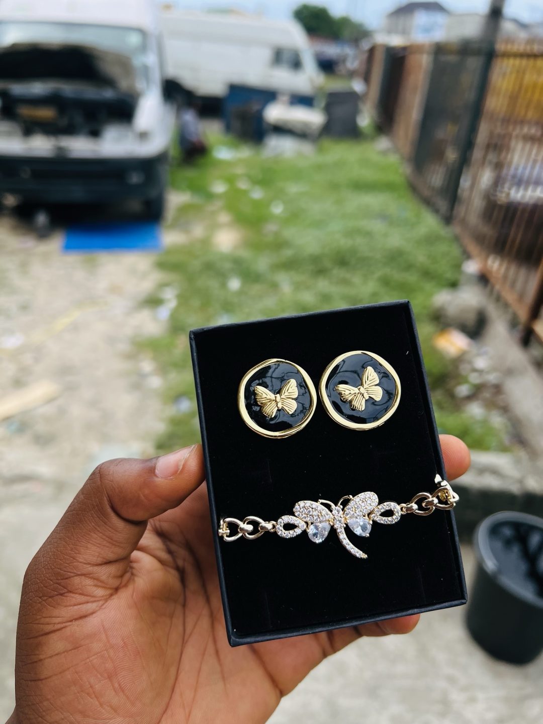 Spectacular earring and bracelet combo with box 001 - Image 3