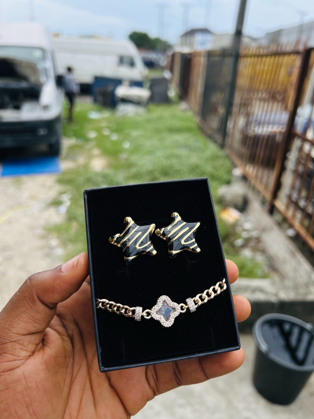 Spectacular earring and bracelet combo with box 002 - Image 2