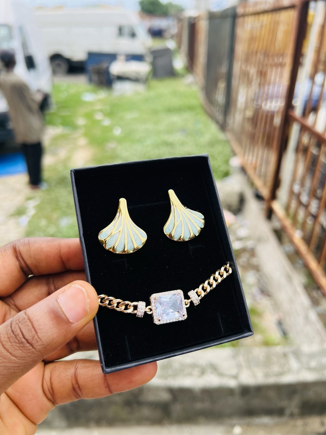 Spectacular earring and bracelet combo with box 003 - Image 2