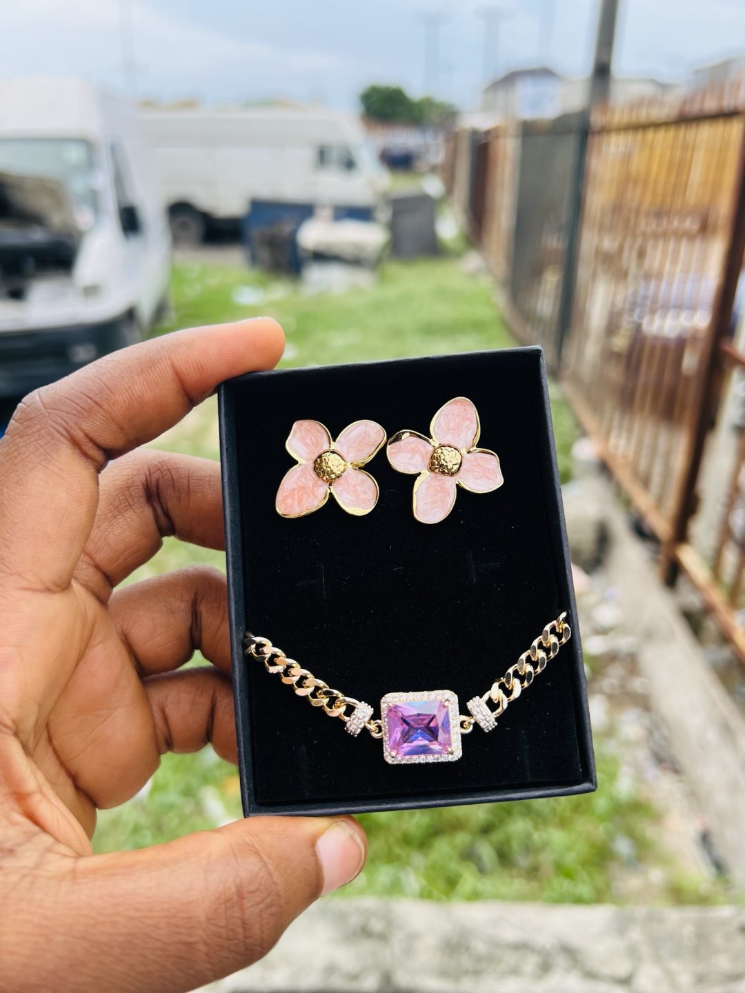 Spectacular earring and bracelet combo with box 004