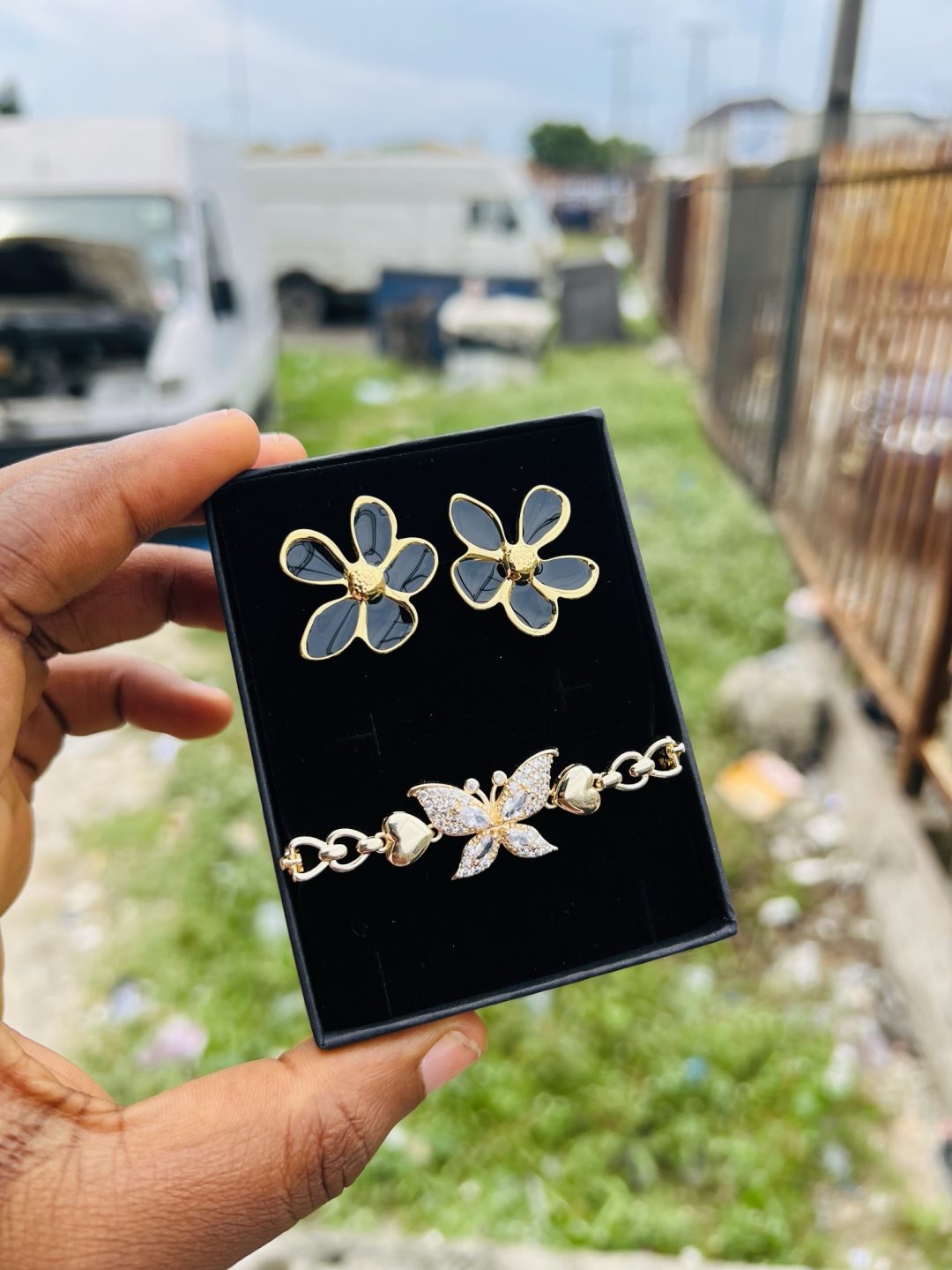 Spectacular earring and bracelet combo with box 005 - Image 2