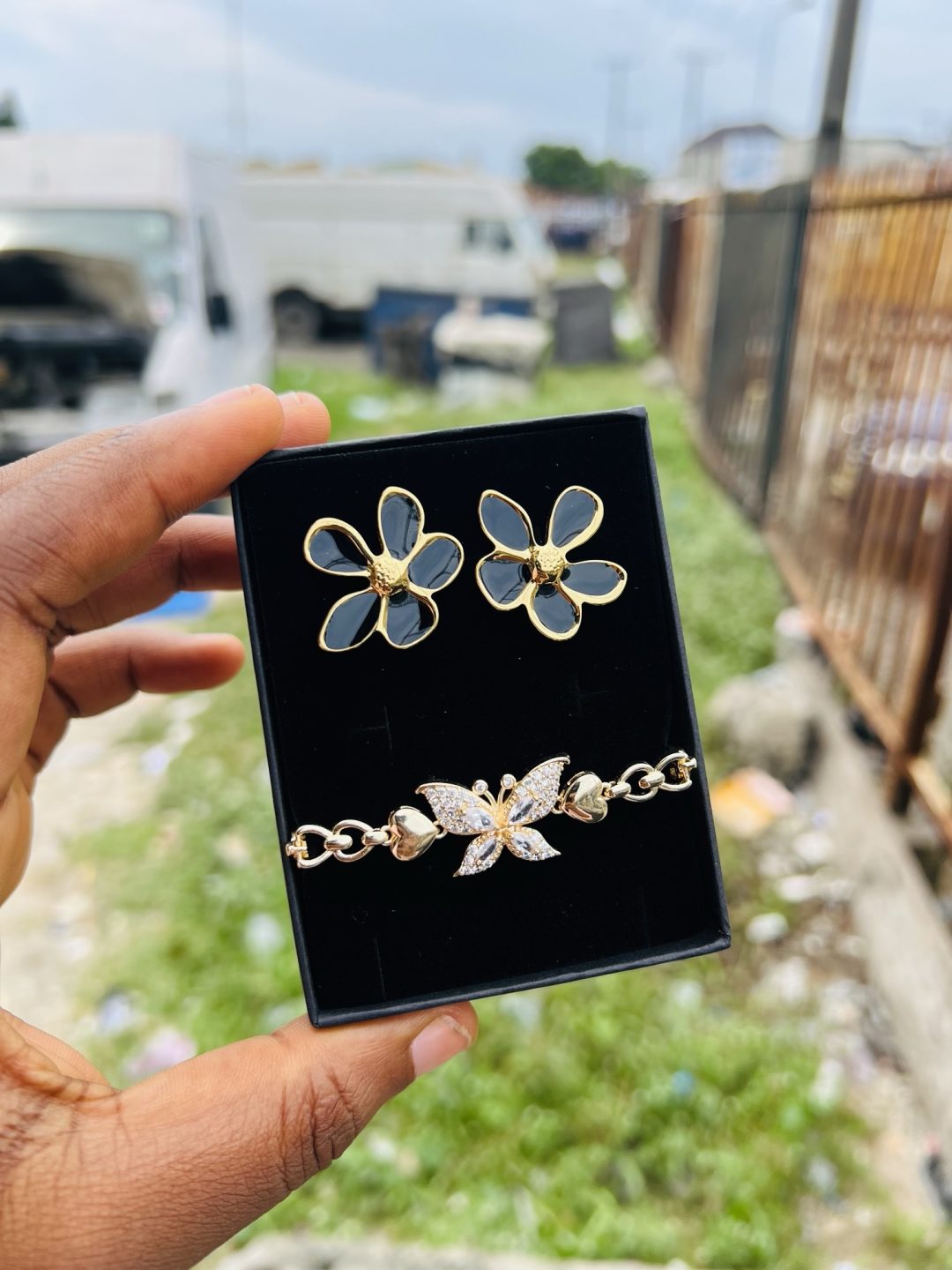 Spectacular earring and bracelet combo with box 005 - Image 3
