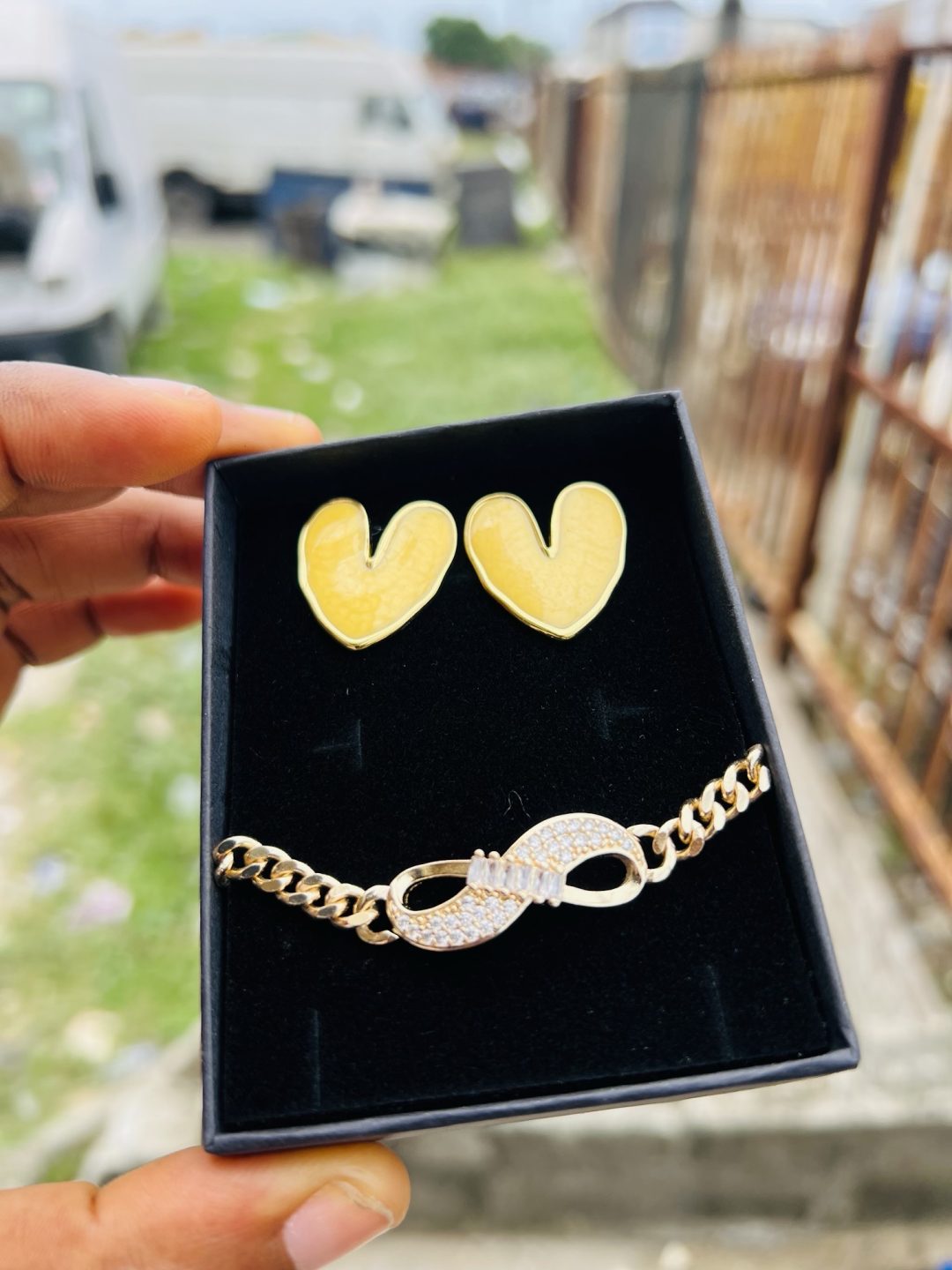 Spectacular earring and bracelet combo with box 007 - Image 3