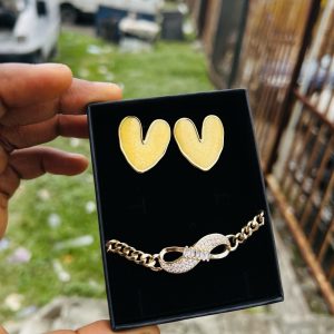 Spectacular earring and bracelet combo with box 007