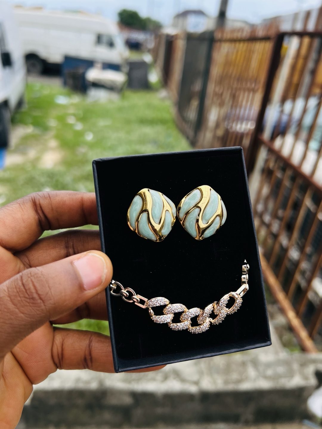 Spectacular earring and bracelet combo with box 008 - Image 4