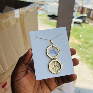 picture Gold tattoo locket 002
