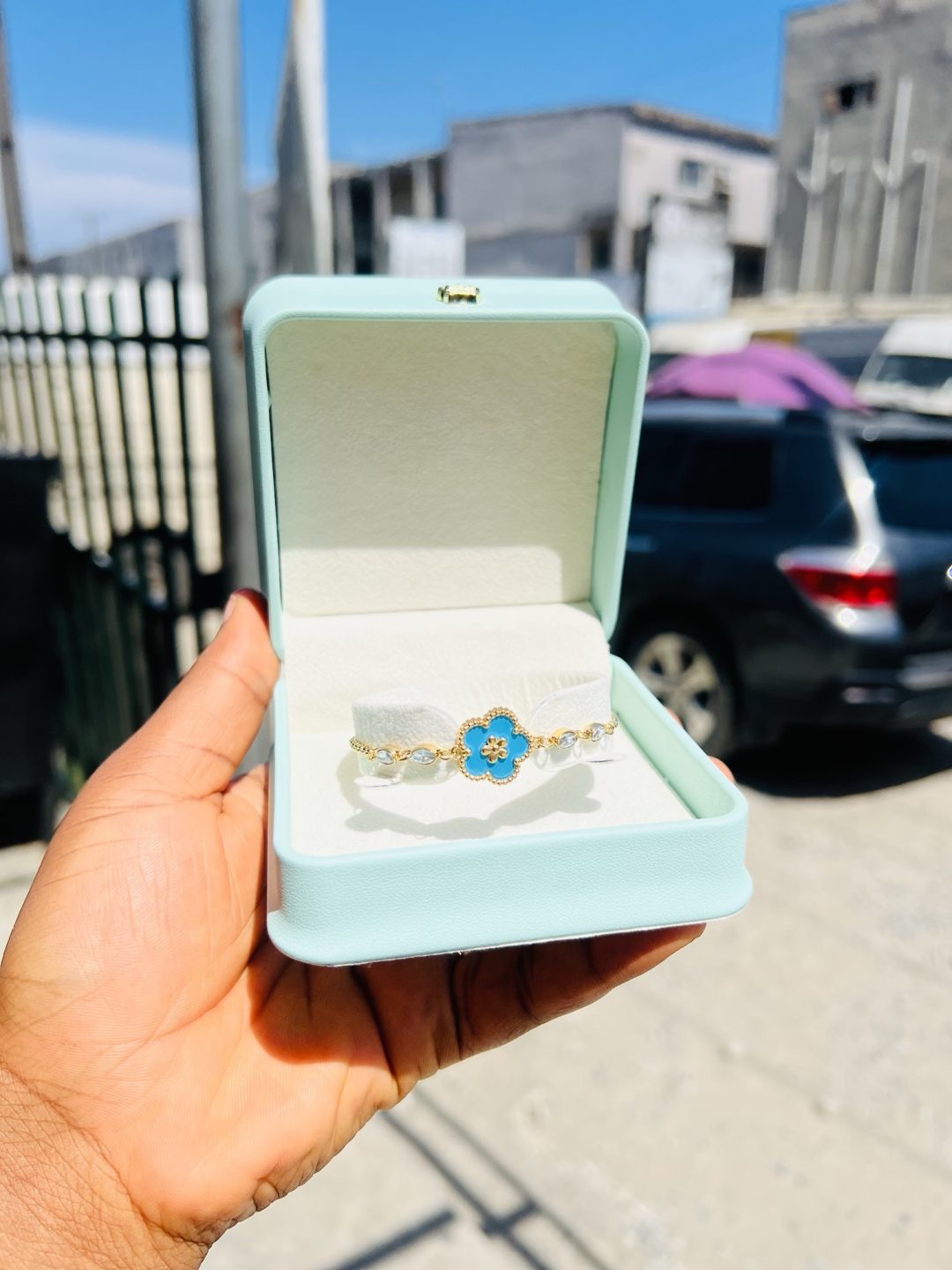 Light blue flowered bracelet - Image 2