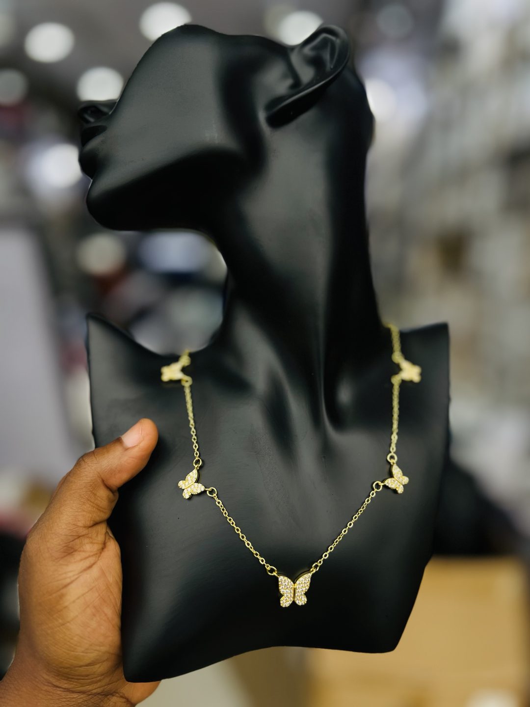 Five butterfly round gold necklace - Image 4