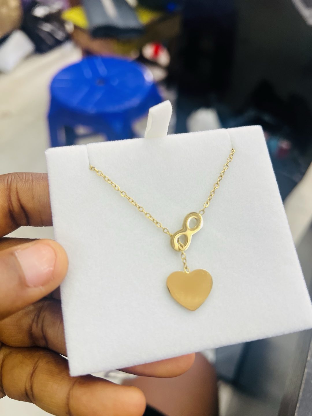 Engraved dropping gold love necklace - Image 4