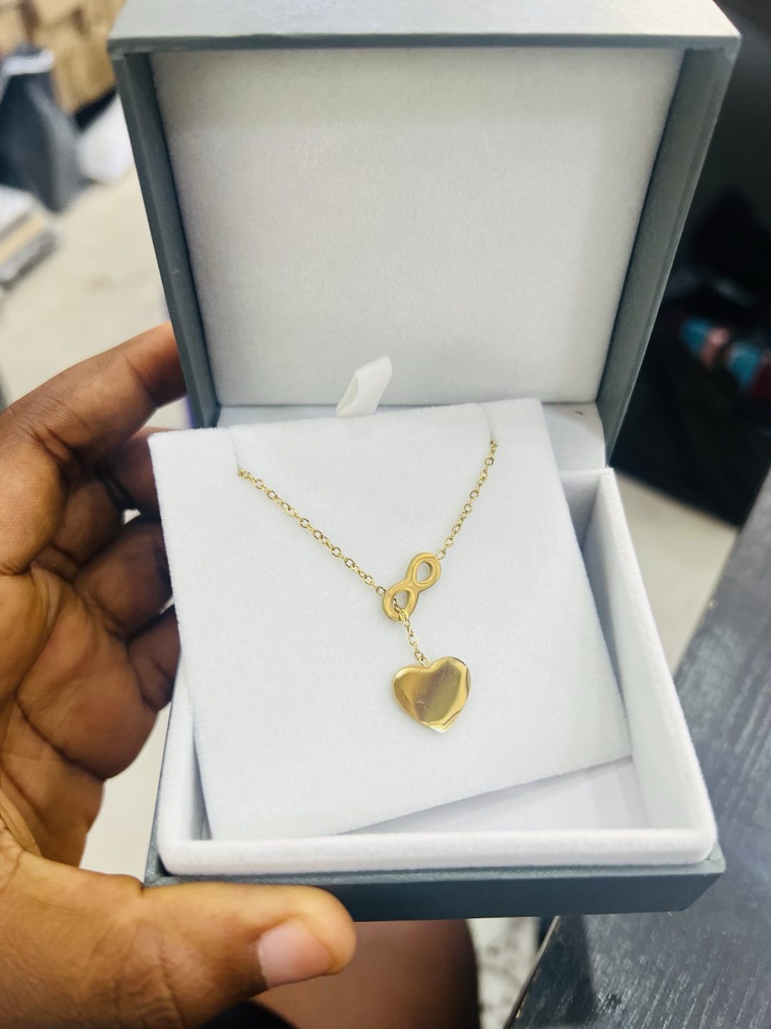 Engraved dropping gold love necklace - Image 2