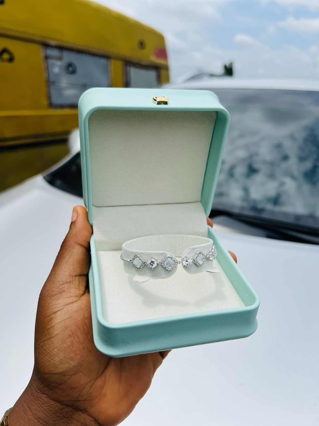 White vca stoned simple moissanite bracelet with exact box!!